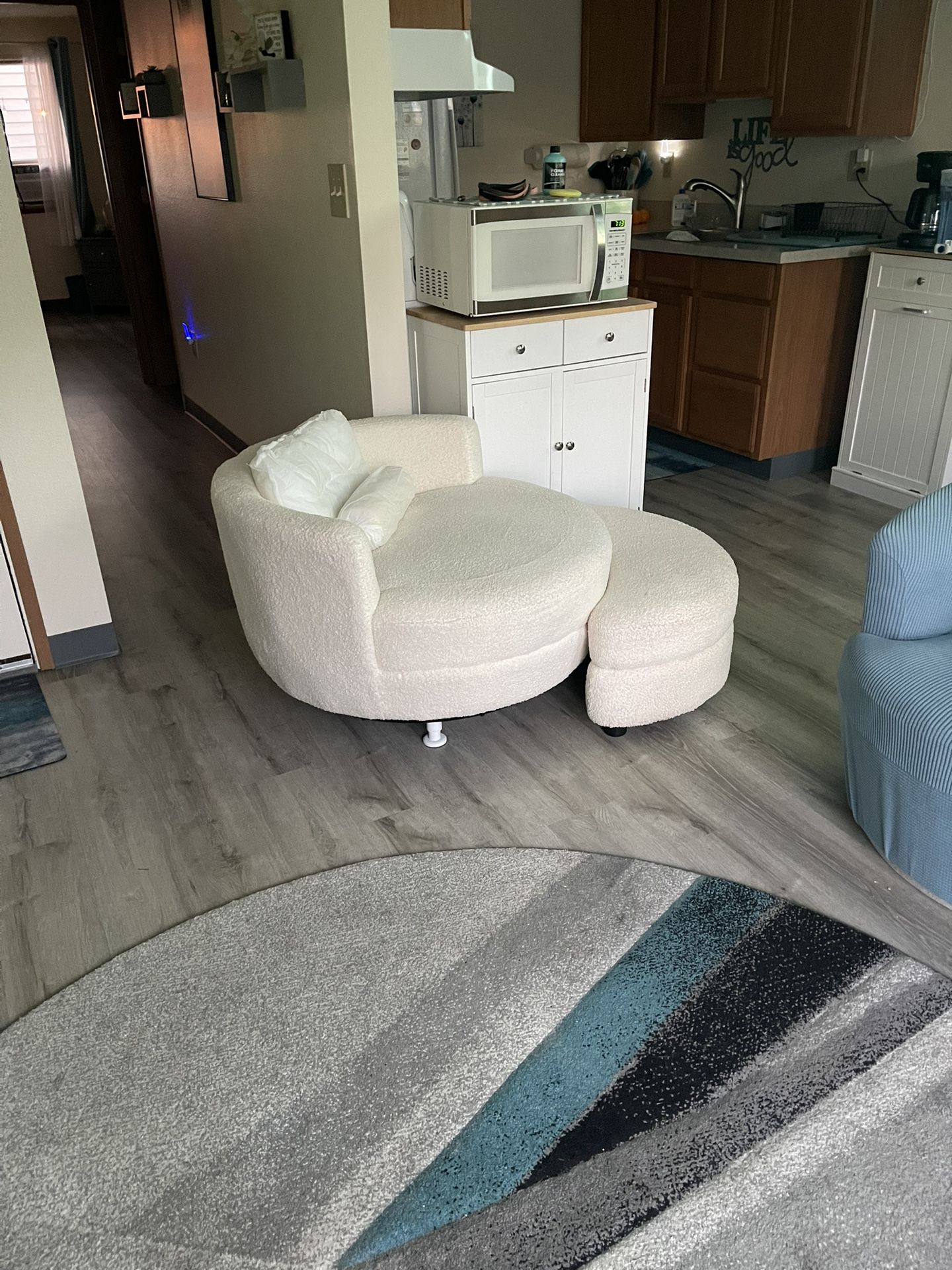 Chair With Ottoman