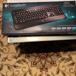Logitech Wireless K800 Illuminated Keyboard Excellent Condition $50