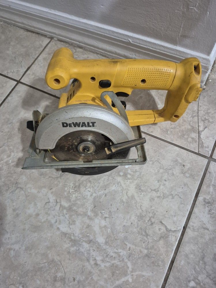 Dewalt DV 390 18 CORDLESS CIRCULAR SAW NO Battery