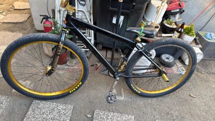 SE Racing black and gold 29 inch
