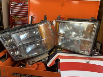 2013 GMC Sierra Head Lights Oem