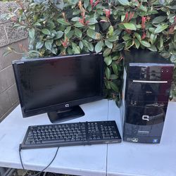 COMPAQ PRESARIO computer monitor and keyboard