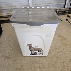 Dog 🐕 Storage Foot Whith Wheels Good Condition 
