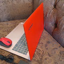 Laptop Lenovo IdeaPad-330- Roja Espe-cial Para Estud-iantes.