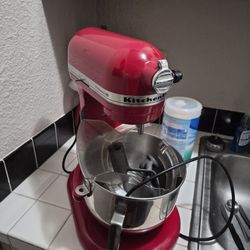 Used 5qt KitchenAid Stand Mixer