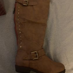 Size 5.5 Women’s Boot