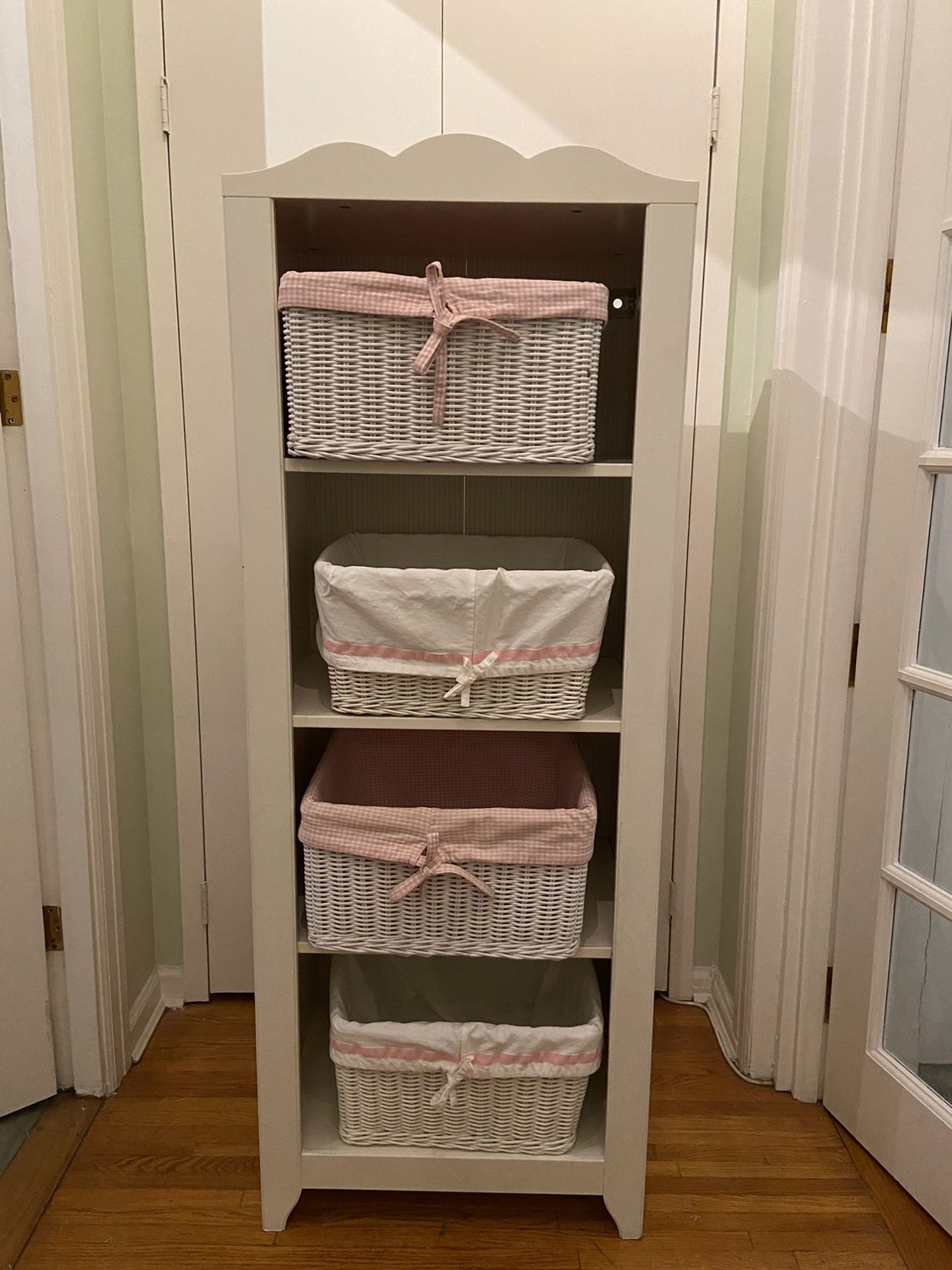 White Shelves Bookcase Shelf Case POTTERY BARN KIDS Baskets