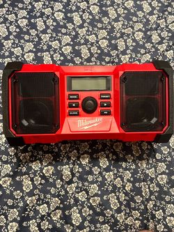 Milwaukee M18 2890-20 Jobsite Radio Cordless Corded