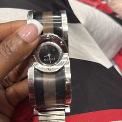 Gucci Twirl watch