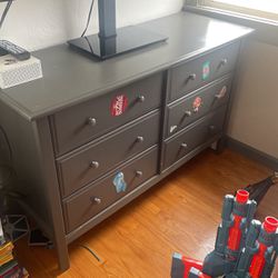 6 Drawers Dresser