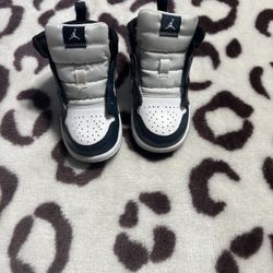 Tenis De Niño Marca Nike Air Jordan Usados En Muy Buenas Condiciones Solo Le Quite Las Abujetas Porque Estavan Muy En Redadas Son Sais 7 $15