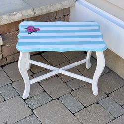 CUTE SHABBY CHIC SIDE TABLE