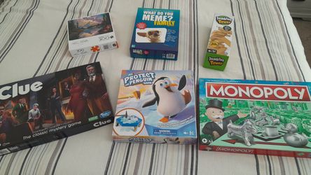 7 Board Games Bundle – Monopoly, Clue & More