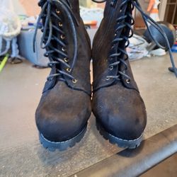 Women's Boots Size 8