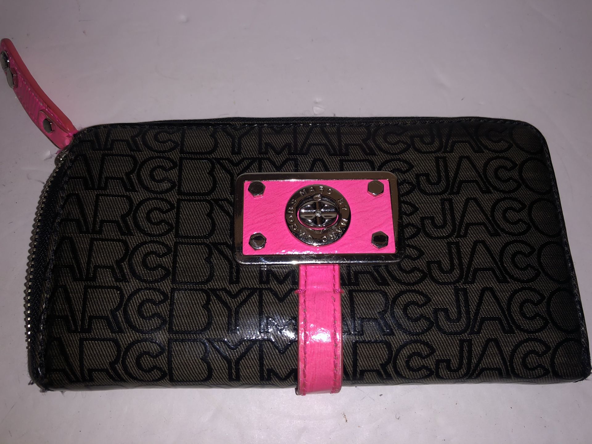 Marc Jacobs patent leather zip around wallet