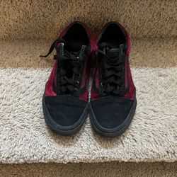 Vans Color Red And Black Size 4.0 Men’s 5.5 Women’s 