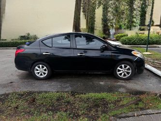 2012 Nissan Versa SL Sedan- CLEAN TITLE