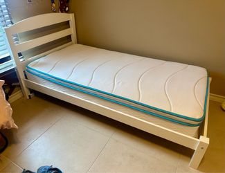 Twin Bed Frame w/Mattress