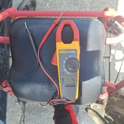 Fluke True RMS Clamp Meter