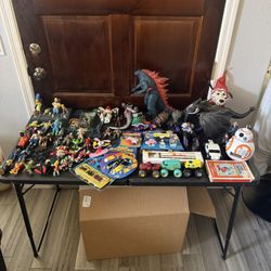 LARGE LOT OF MOSTLY VINTAGE ACTION FIGURES TOYS VEHICLES AND MORE TMNT GHOSTBUSTERS STAR WARS 