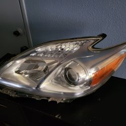 2010 To 2015 Toyota Prius OEM Driver Side Headlight 