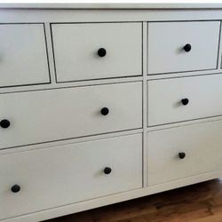 White Glossy Dresser 