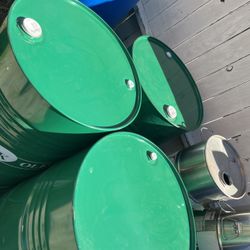 55 gallon metal drums $20 each Closed Top 