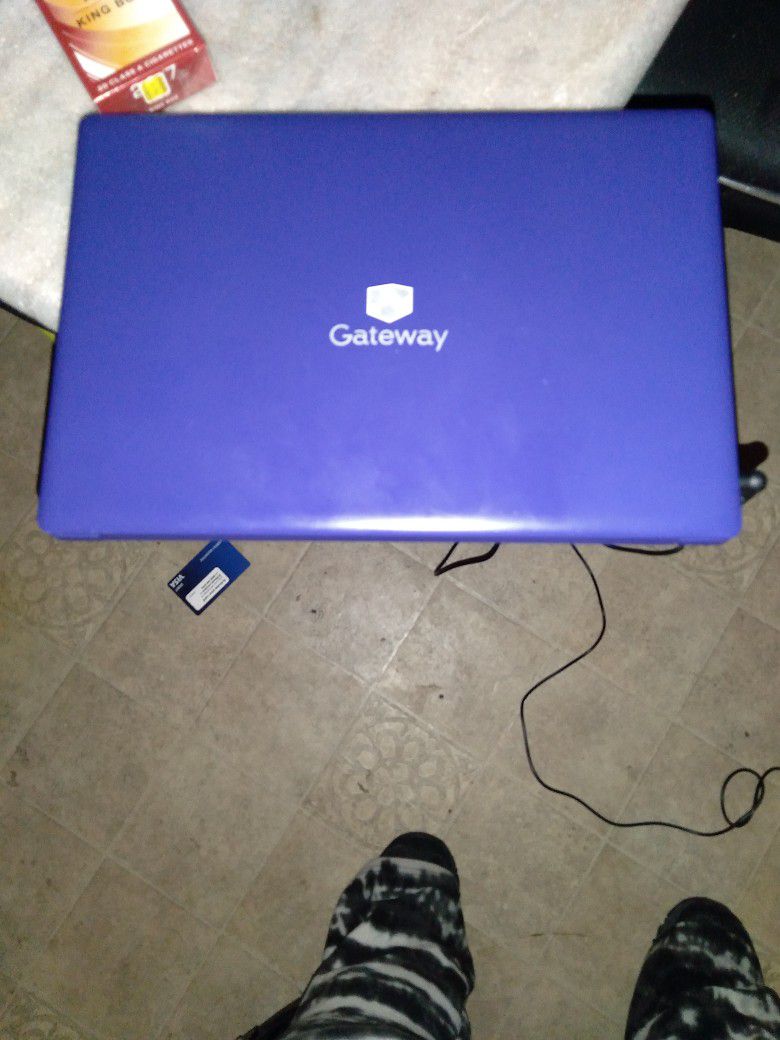 Gateway purple LabTop With The Charger Cord Windows 10 An 11inc And 7inc