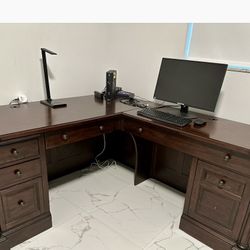 BEAUTIFUL Whalen Executive Computer Desk SOLID WOOD EXCELLLENT CONDITION 