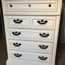 Dresser  White 