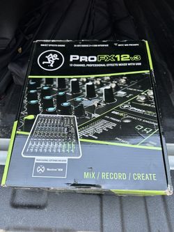 Mackie 12 Channel mixer With Effects