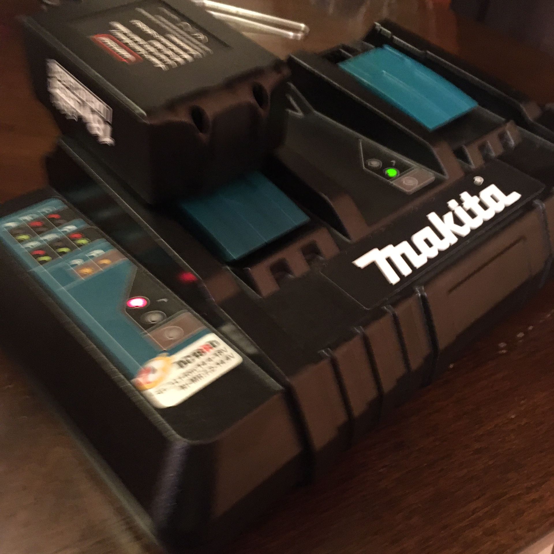 Makita dual charger and unbranded makita 18 volt new