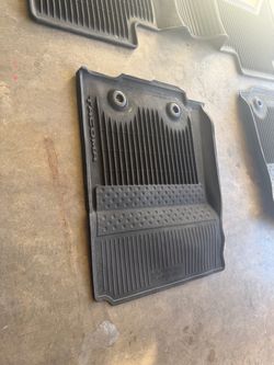 Floor mats for tacoma 2016 to 2023