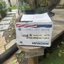 MAGNUM 3 1/4" x .131 Bright Smooth Frame Nails a few missing clips