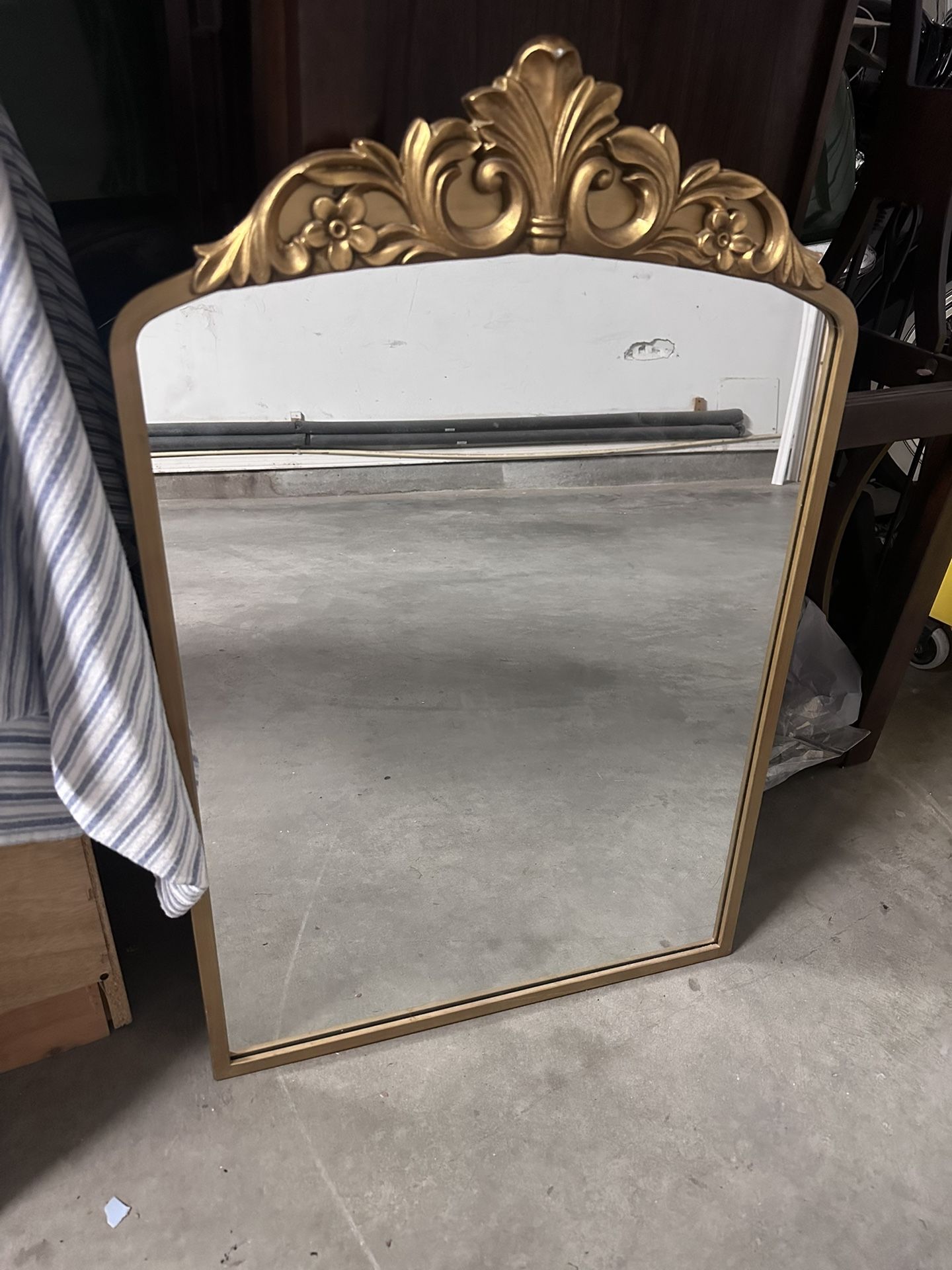 Kirklands Mirror Gold