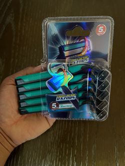 5 pack TRIPLE BLADE razors with aloe strip