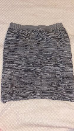 Color: black and white / size: x small