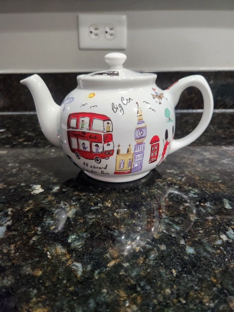 James Sadler London Themed Teapot