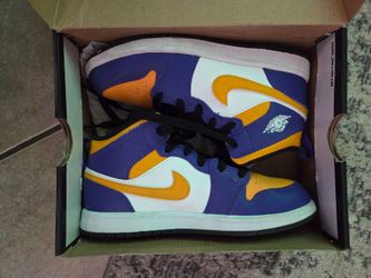 Nike Air Jordan 1 Mid Lakers
