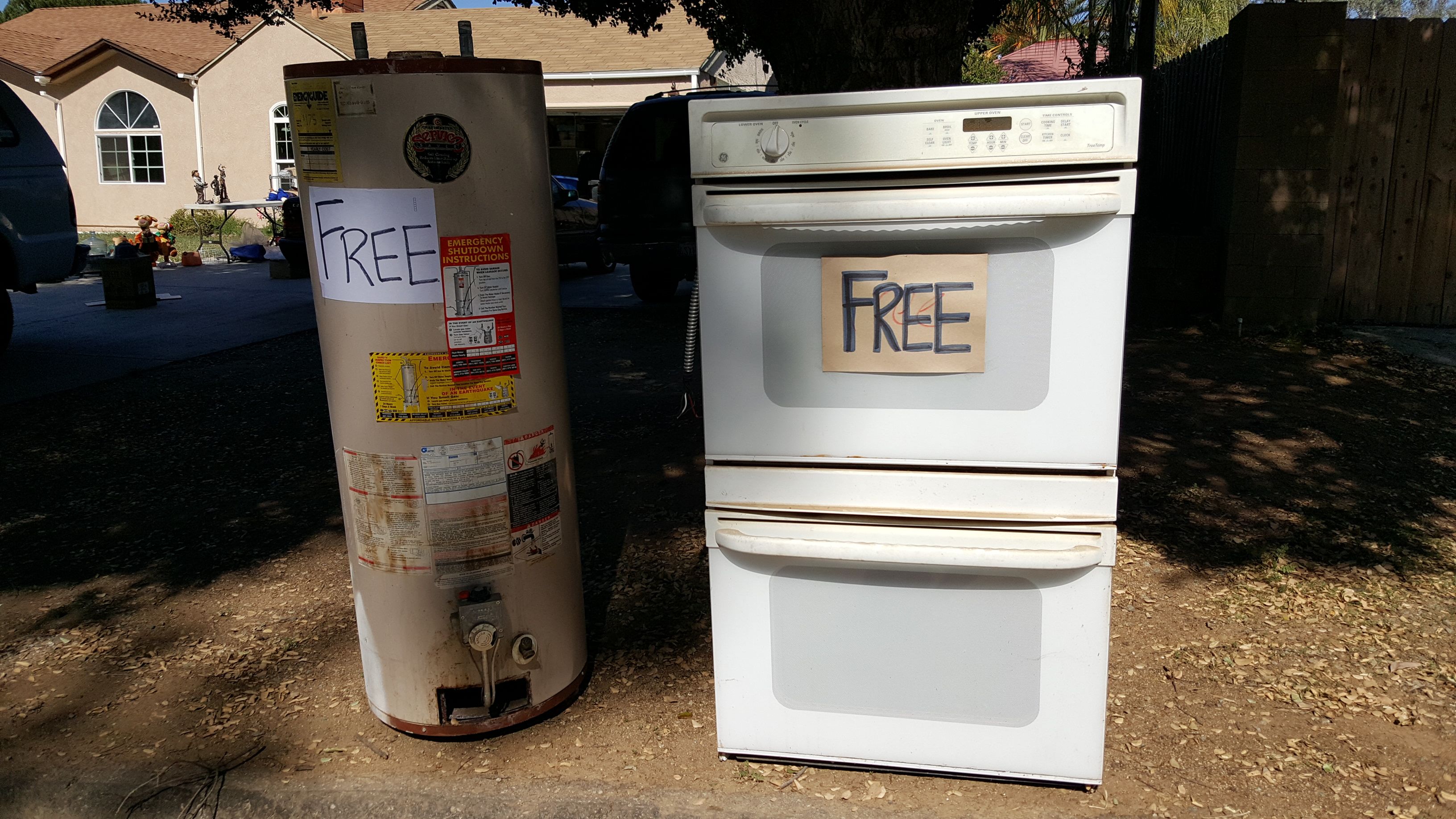 FREE-Scrap Metal for Recycling GRATIS - Fierro Viejo para el reciclaje