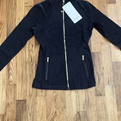 Lululemon black and gold set sizes 4,6