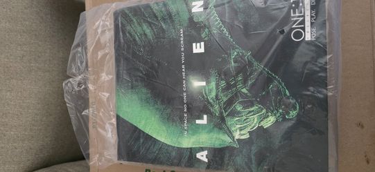 Mezco one 12 alien