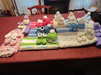 Baby blanket/hat/booties set