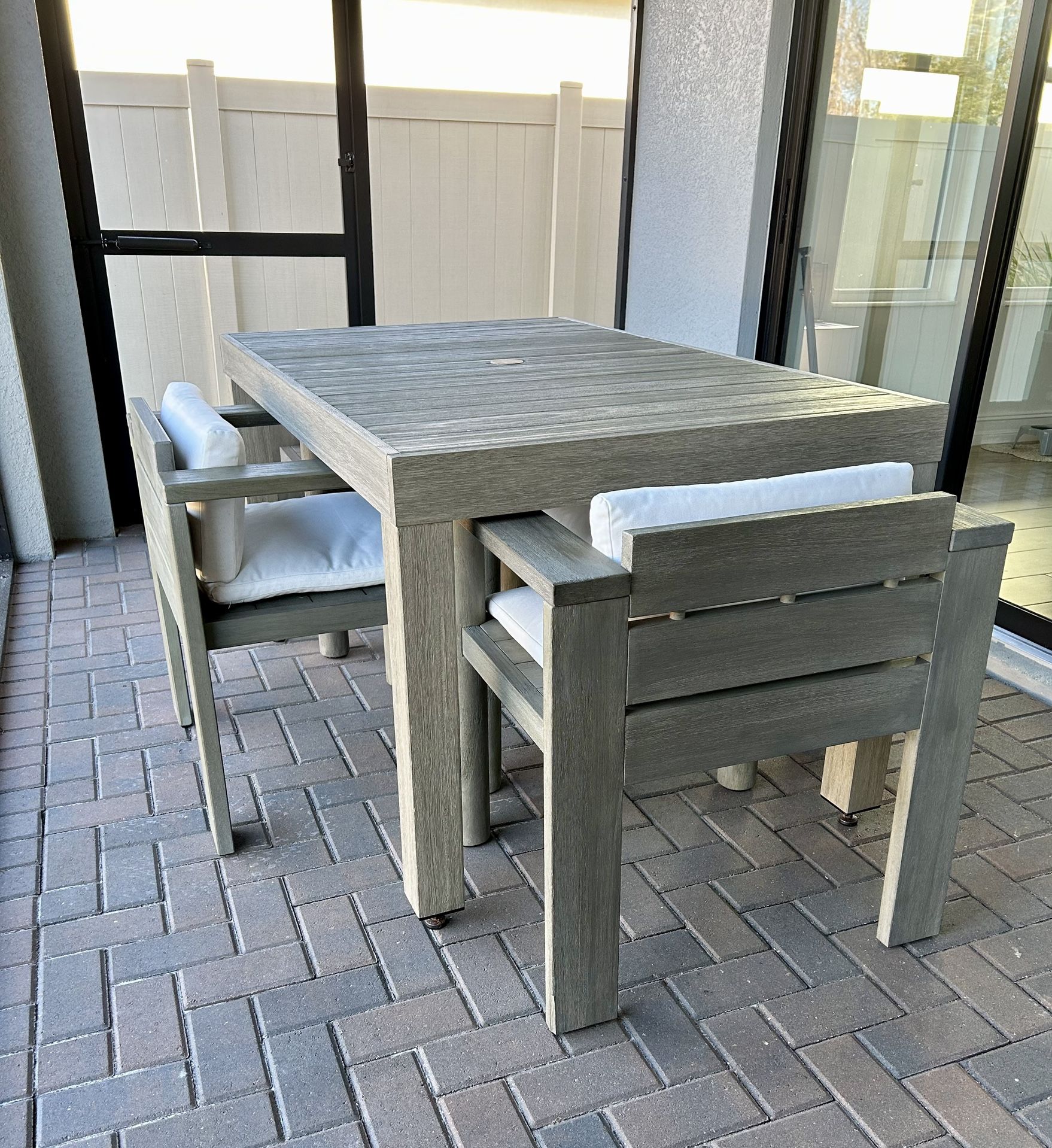 Crate & Barrel Outdoor Dining Chairs//4 DINING CHAIRS ONLY