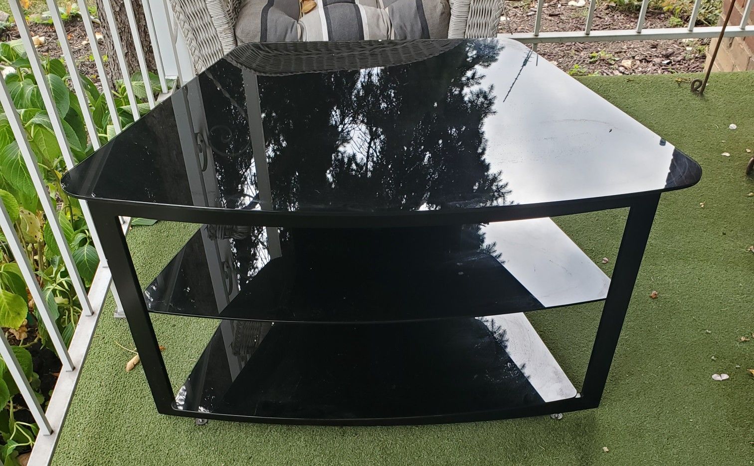 Glass TV stand gd condition $40