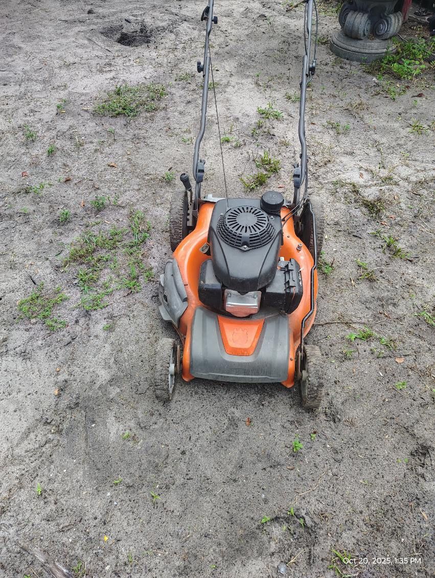 Self propelled lawn mower $135 Located Mount Dora Fla 32757