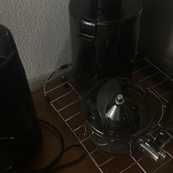New In Box Cold Press Juicer with 5.3" Extra Large Feed Chute Fit Whole Fruits & Vegetables Easy to Clean, High Juice Yield, BPA Free (Black) 