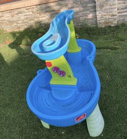 Step2 Splash & Play Water Table - Blue/Green�Shipping: Local pickup recommended due to size. Shipping available at buyer’s expense (large and bulky it