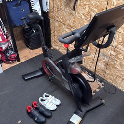 PELOTON BIKE