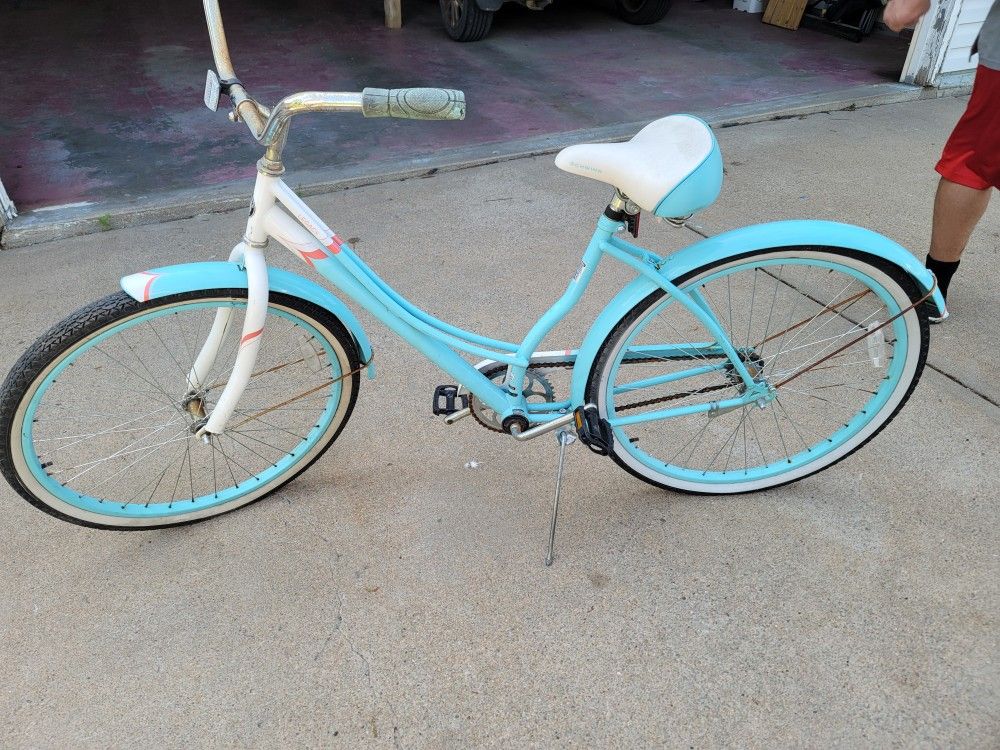 Schwinn Legacy Women's 26" Cruiser Bike